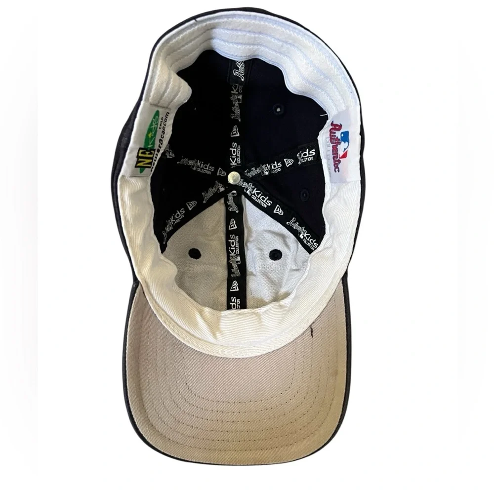 Boston Red Sox New Era baby Baseball Hat navy w/ letter B
Size 0-12months - Picture 8 of 8